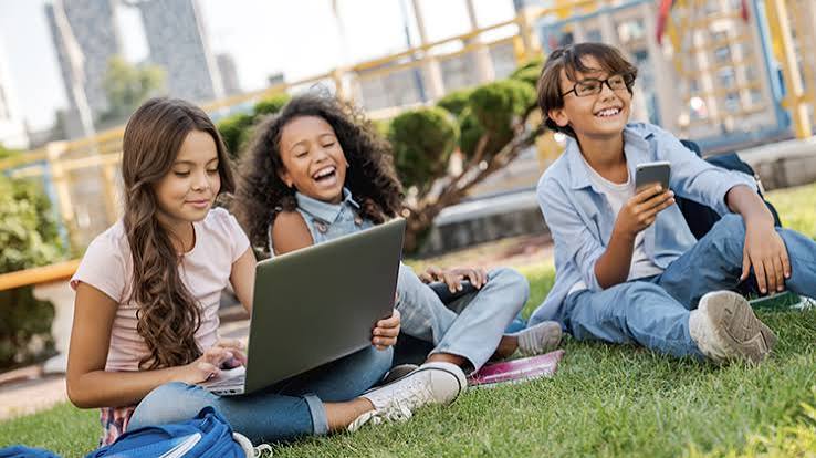 Common Online Scams That Target Kids and Teenagers